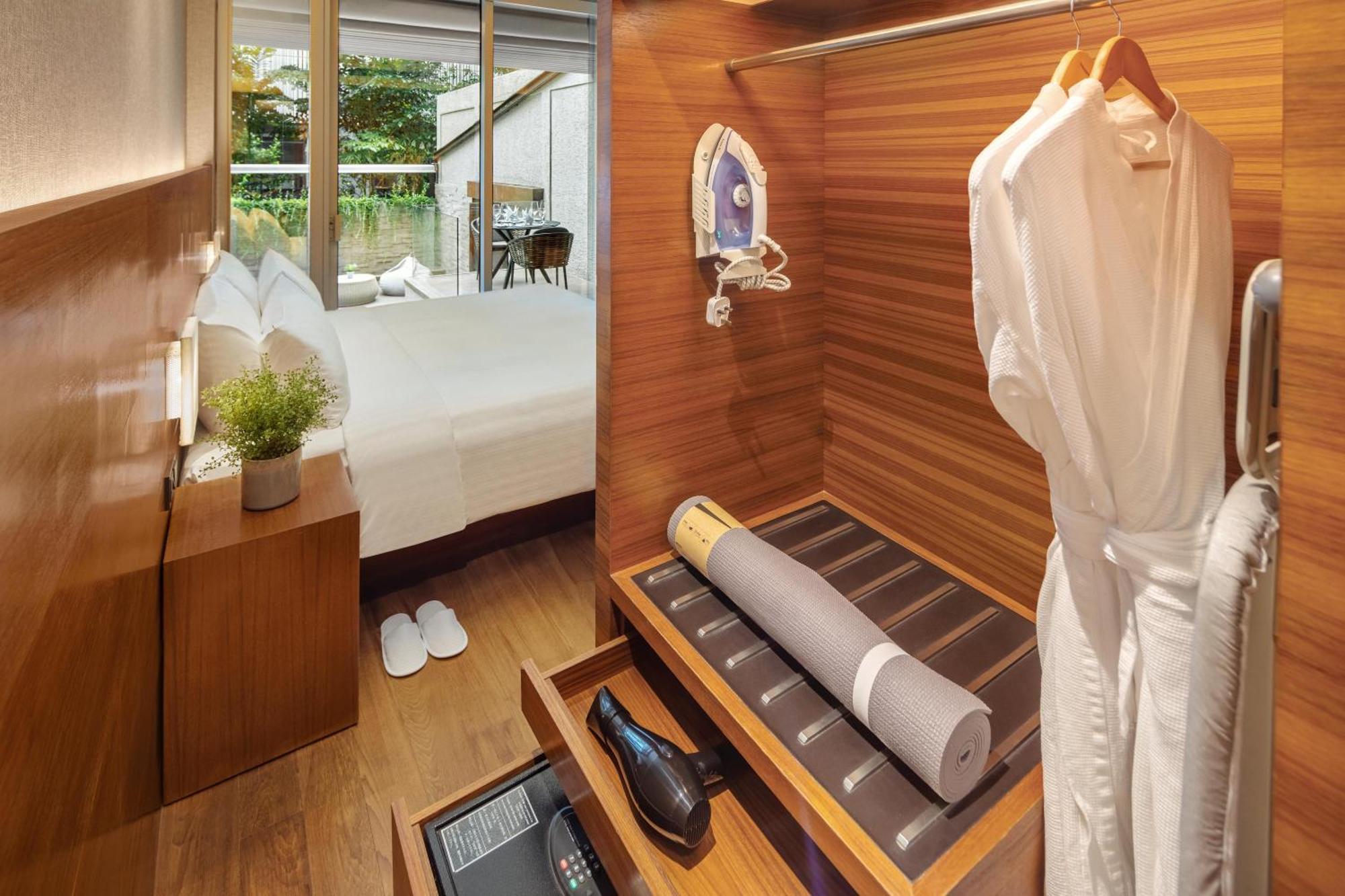 Oasia Resort Sentosa By Far East Hospitality Сингапур Экстерьер фото A room in the hotel